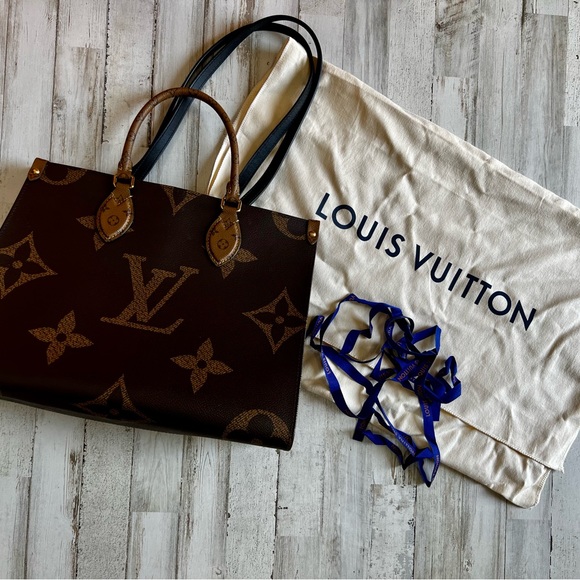 Louis Vuitton Handbags - Louis Vuitton OnTheGo Reverse Monogram MM EXCELLENT CONDITION